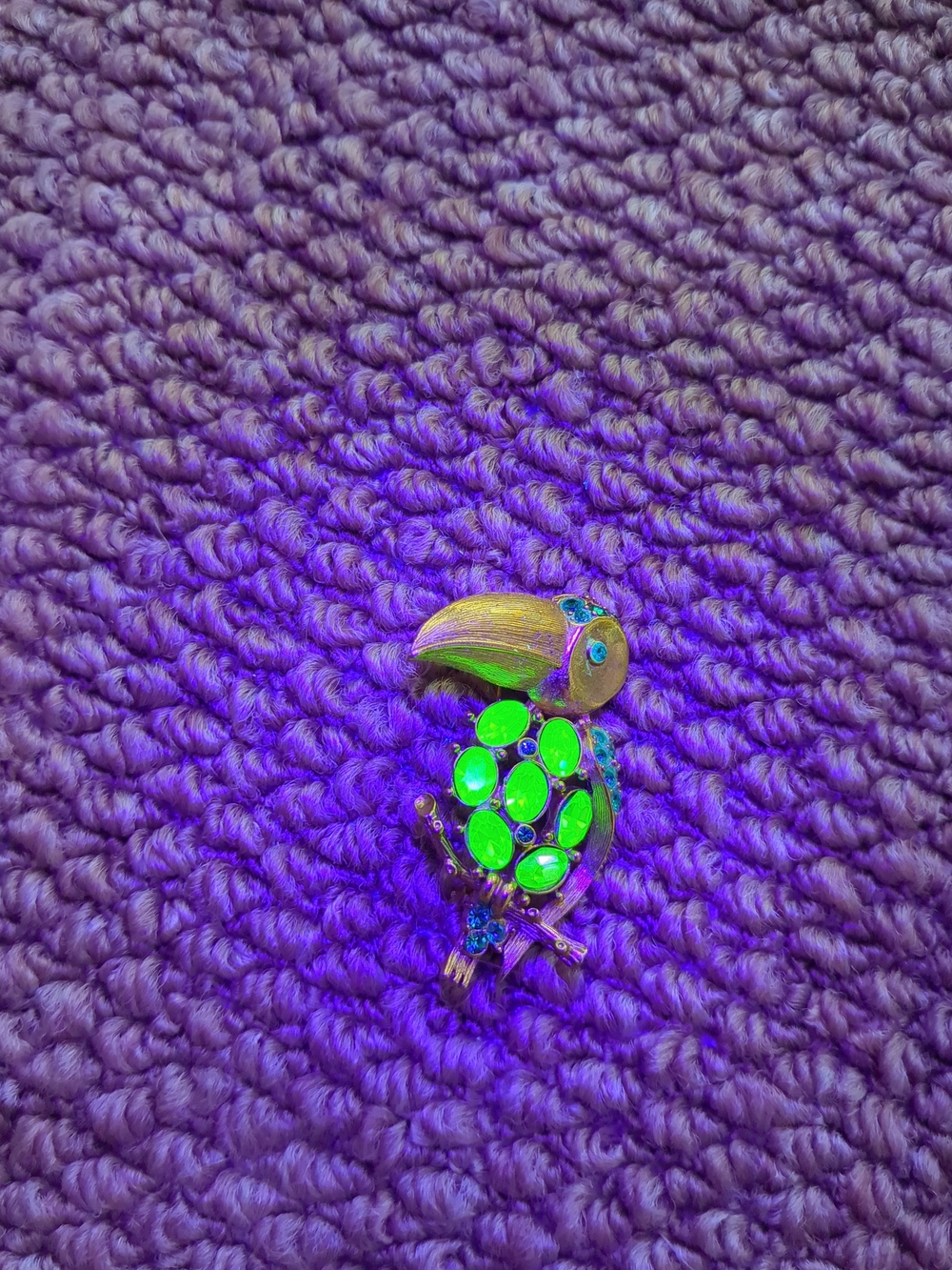 Green Parrot Bird Pin Brooch - Decorative Pet-Themed Accessory